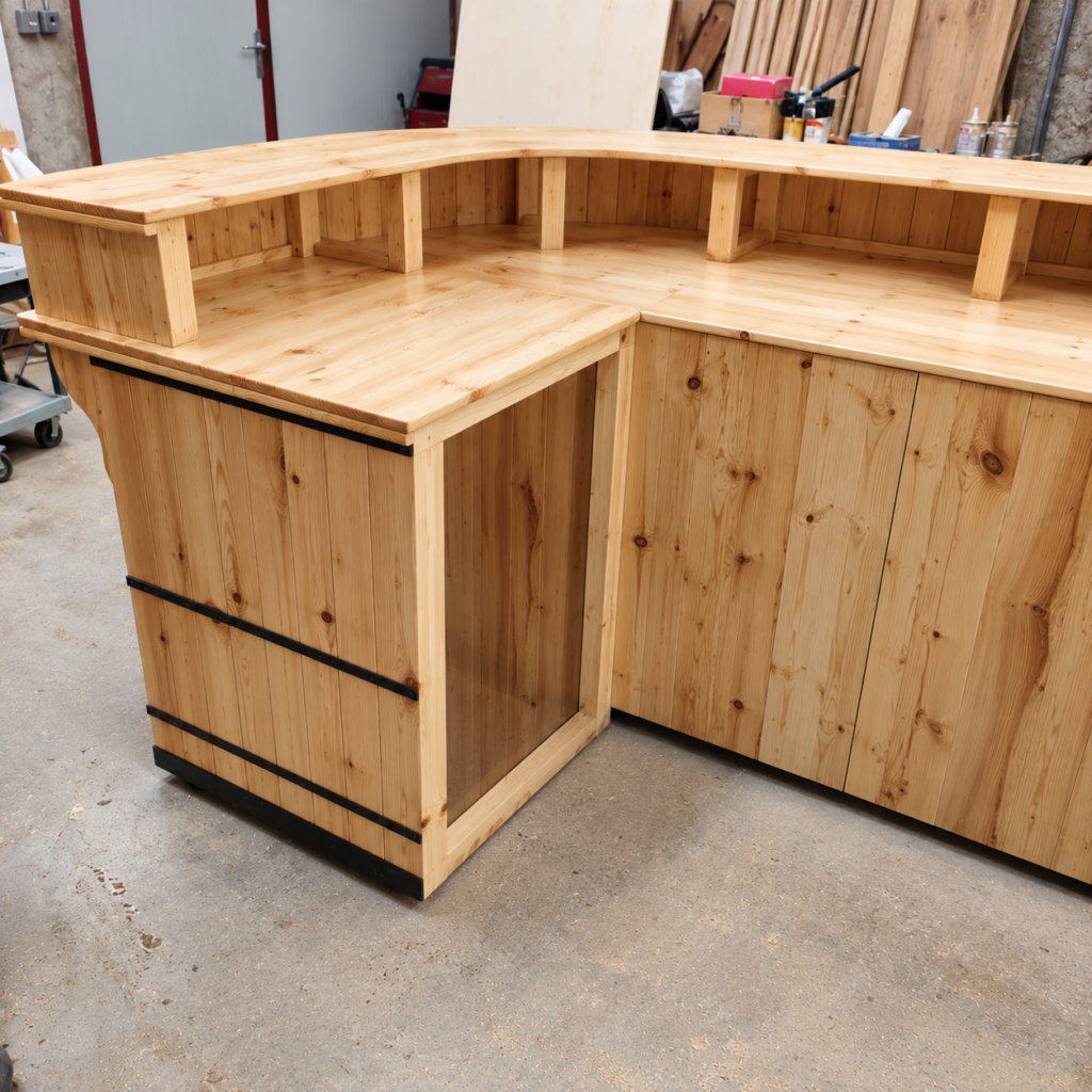 Aménagement intérieur et rangements du bar sur mesure
