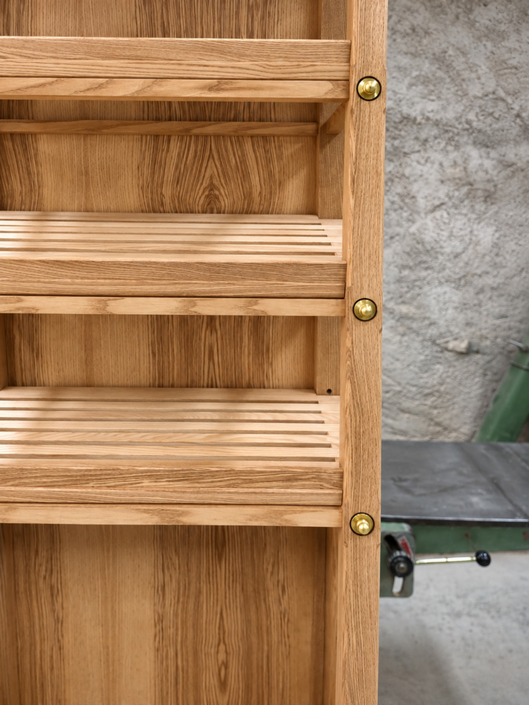 Étagère modulable en bois massif avec tablettes réglables