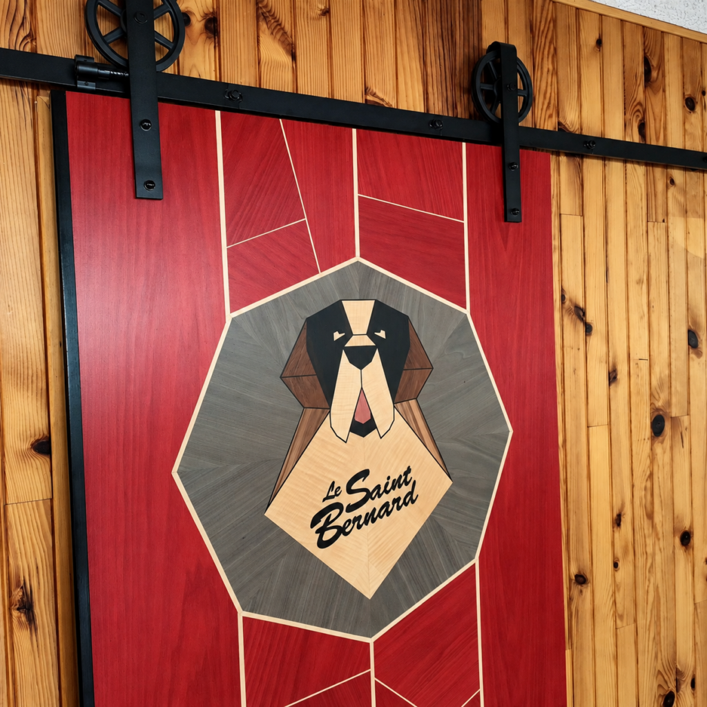 Décor géométrique en marqueterie sur porte coulissante